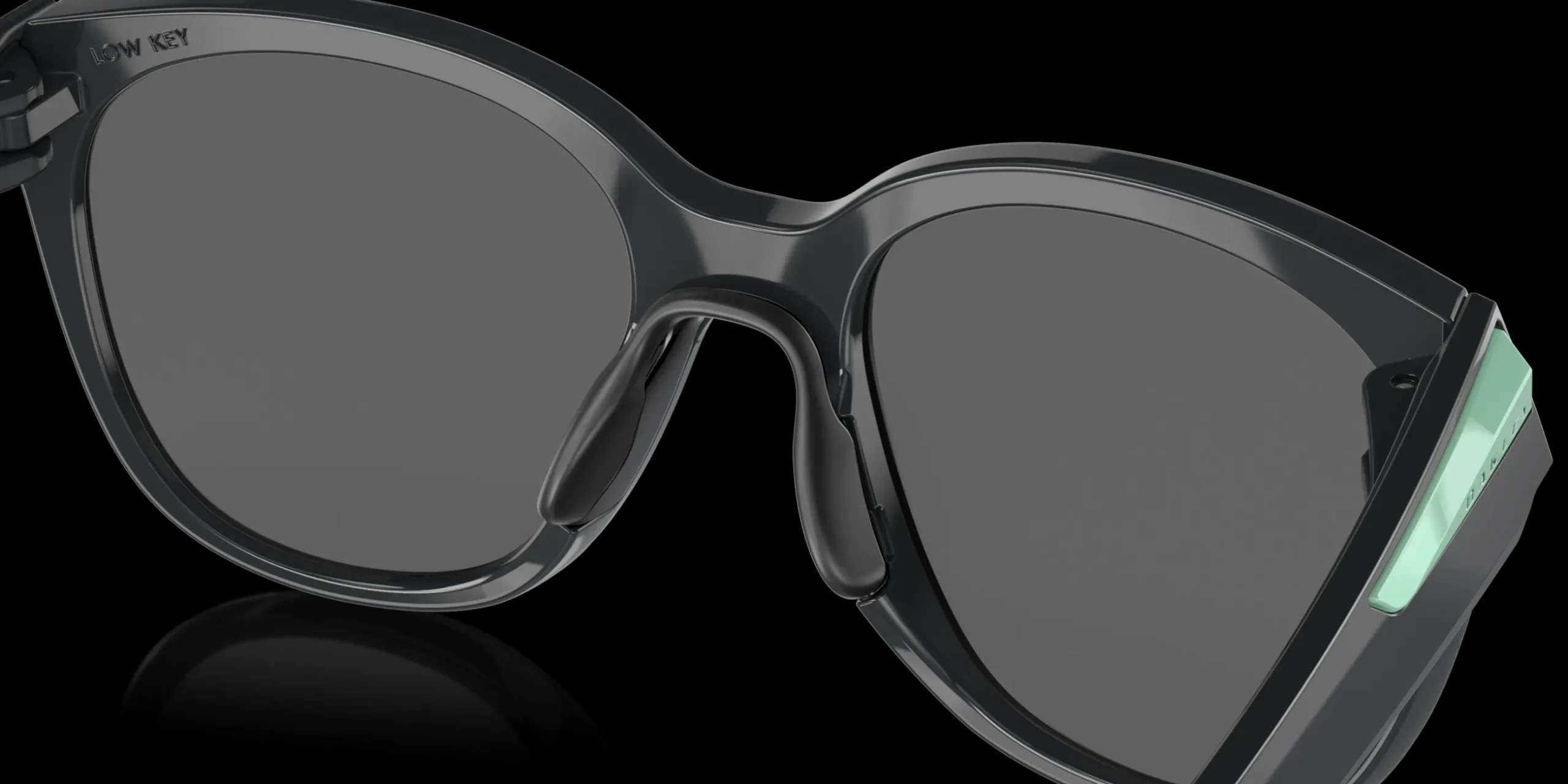 Low Key<Oakley Shop