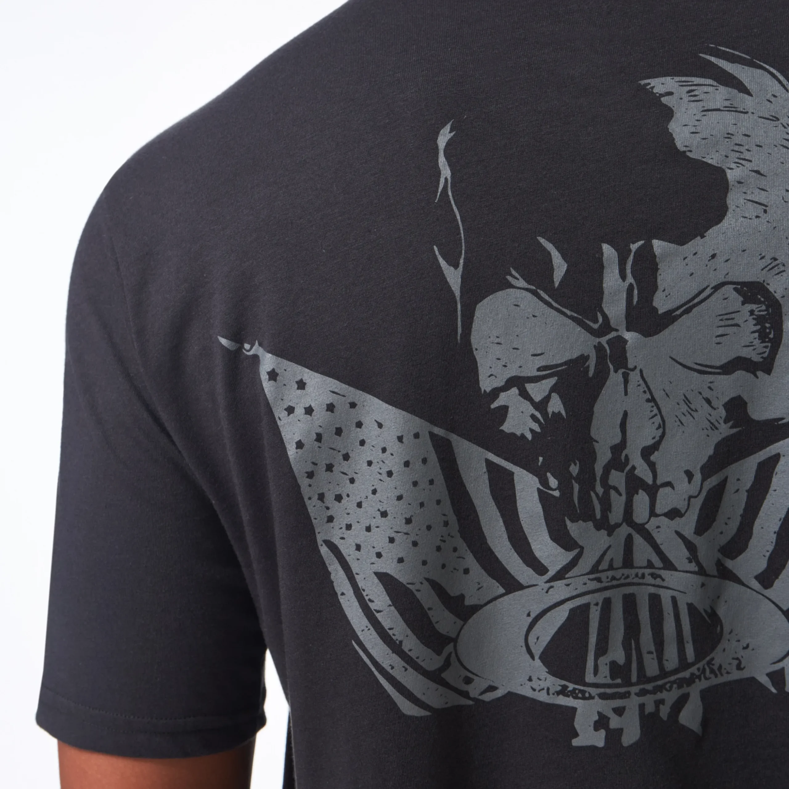 Si Brave Tee<Oakley Best
